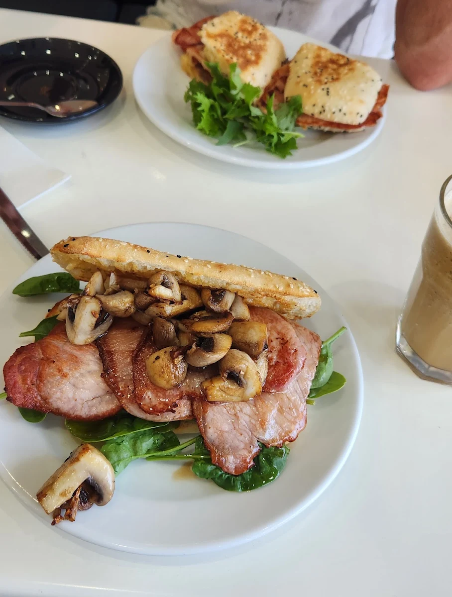 Turkish Bread Hollluni Mushroom Spinach with Added Bacon