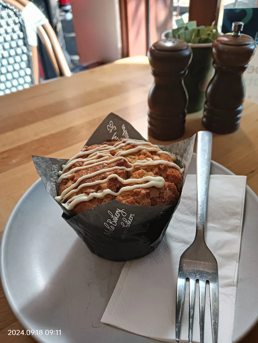 Raspberry Muffin, Cafe C&M (Darlinghurst)