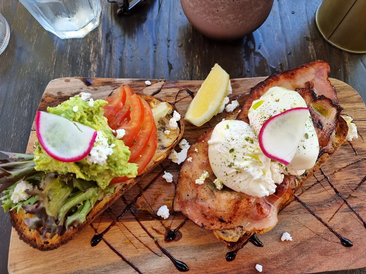 Smashed Avocado, Cafe C&M (Darlinghurst)