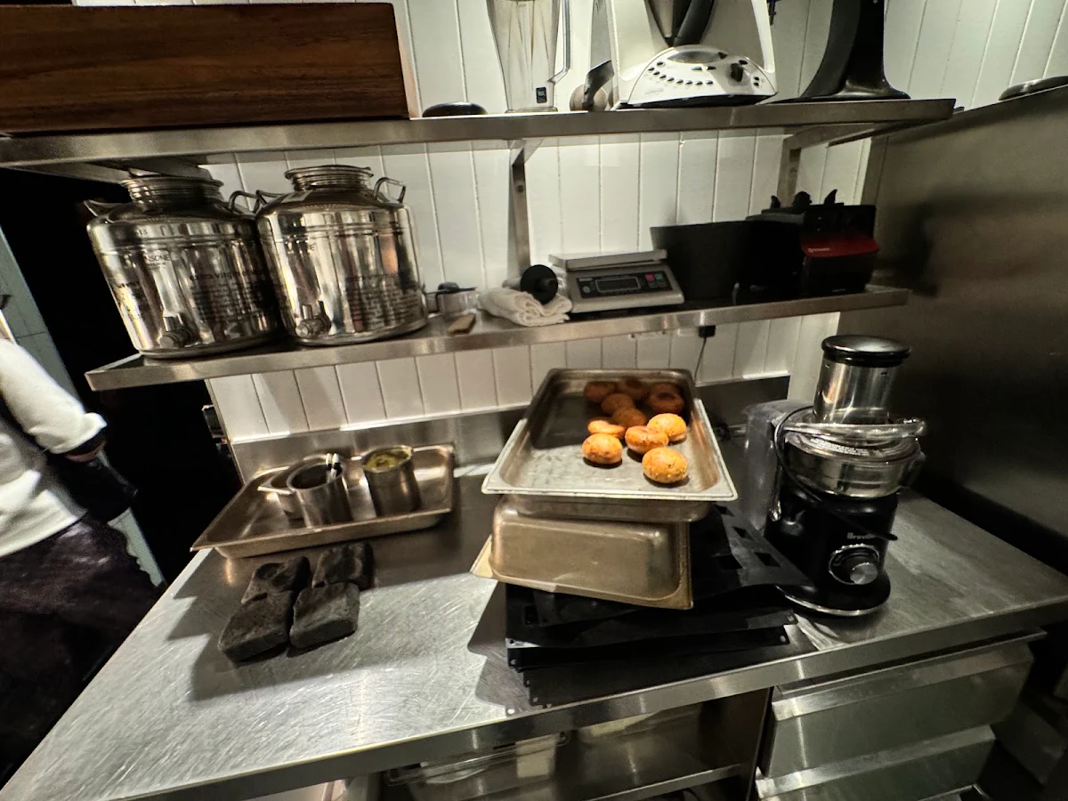 Kitchen, Vue de monde