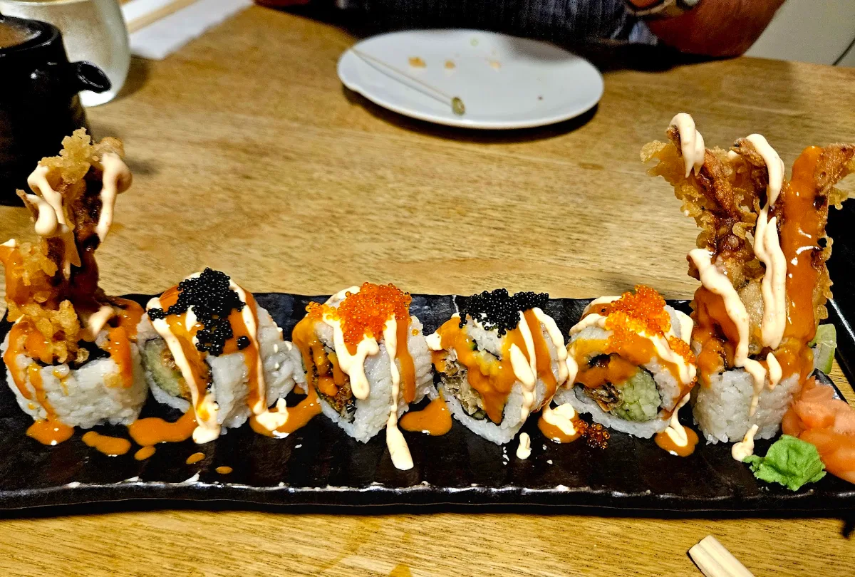 Firework Roll, Mobo Restaurant