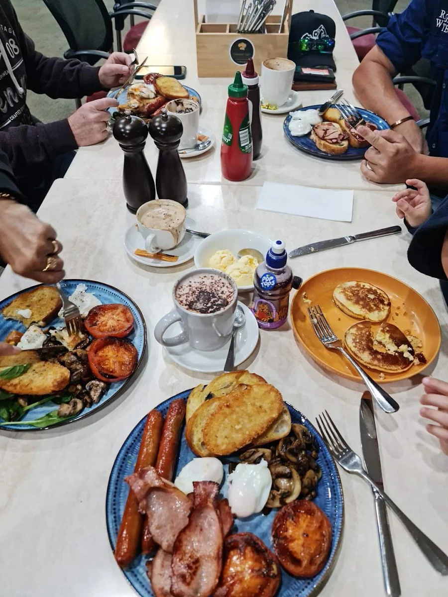 Highlights, Colonial cafe