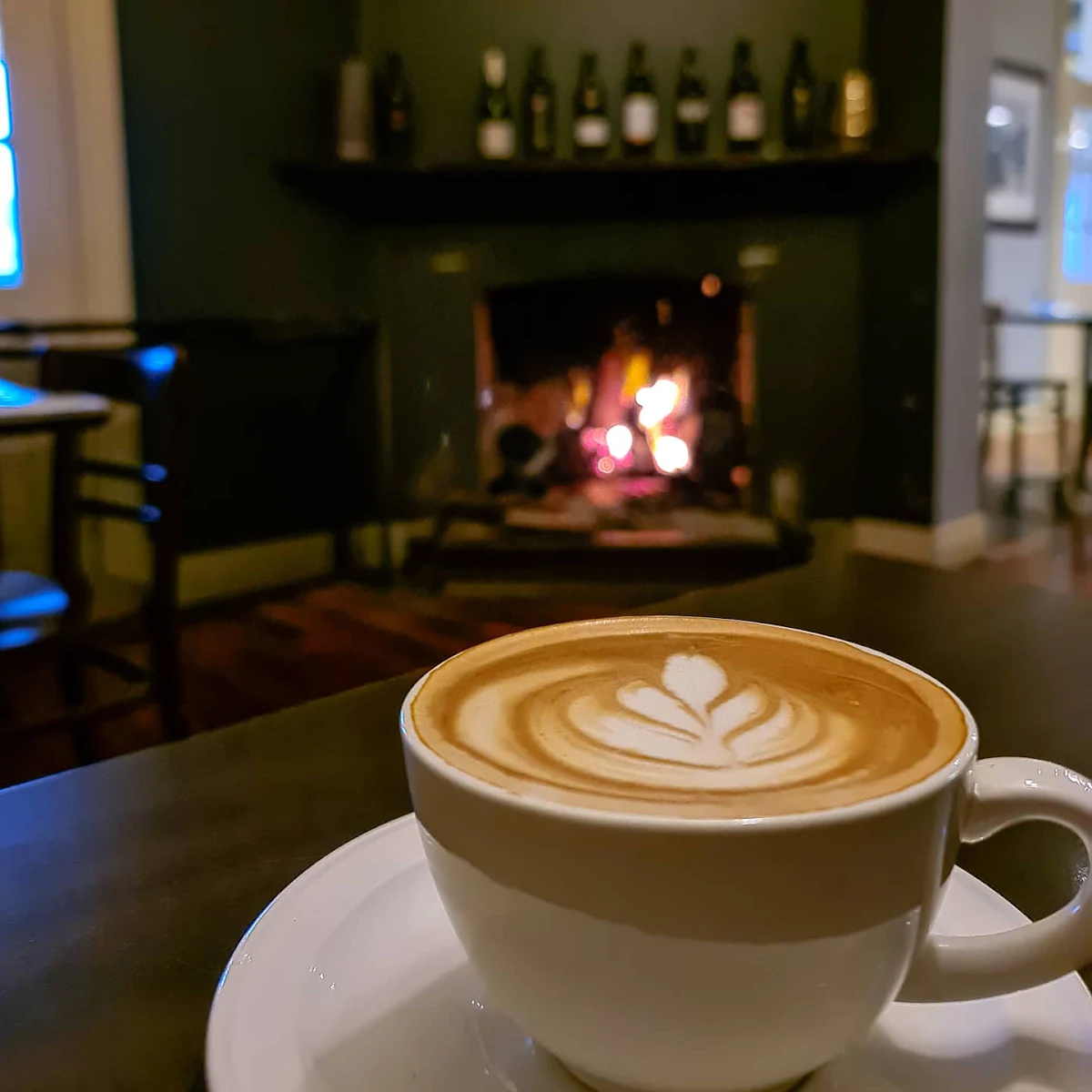 Flat White, Vinos Wine Bar & Trattoria