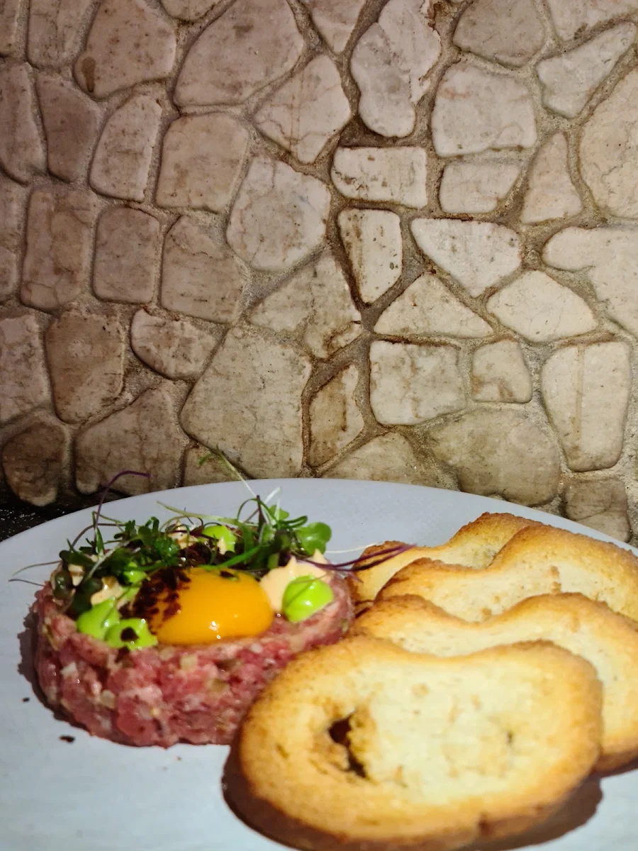 Highlights, Vinos Wine Bar & Trattoria
