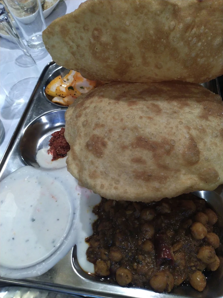Chole Bhature 2pcs