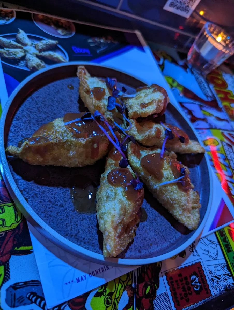 Highlights, 1st Edition Bar (Interactive Cocktail lounge and dining)