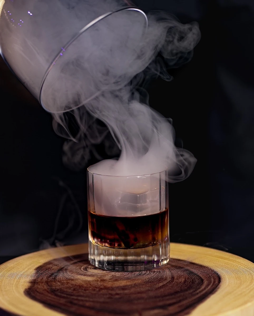 Highlights, 1st Edition Bar (Interactive Cocktail lounge and dining)