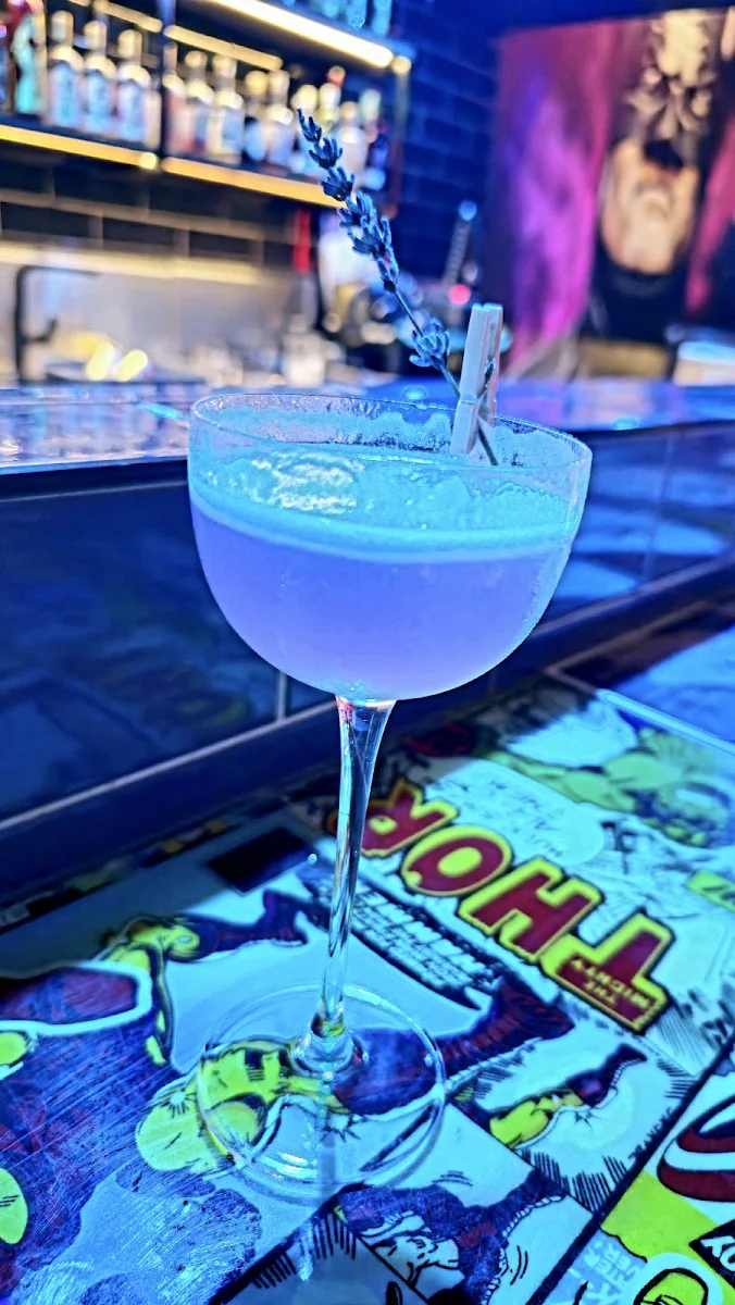 Highlights, 1st Edition Bar (Interactive Cocktail lounge and dining)