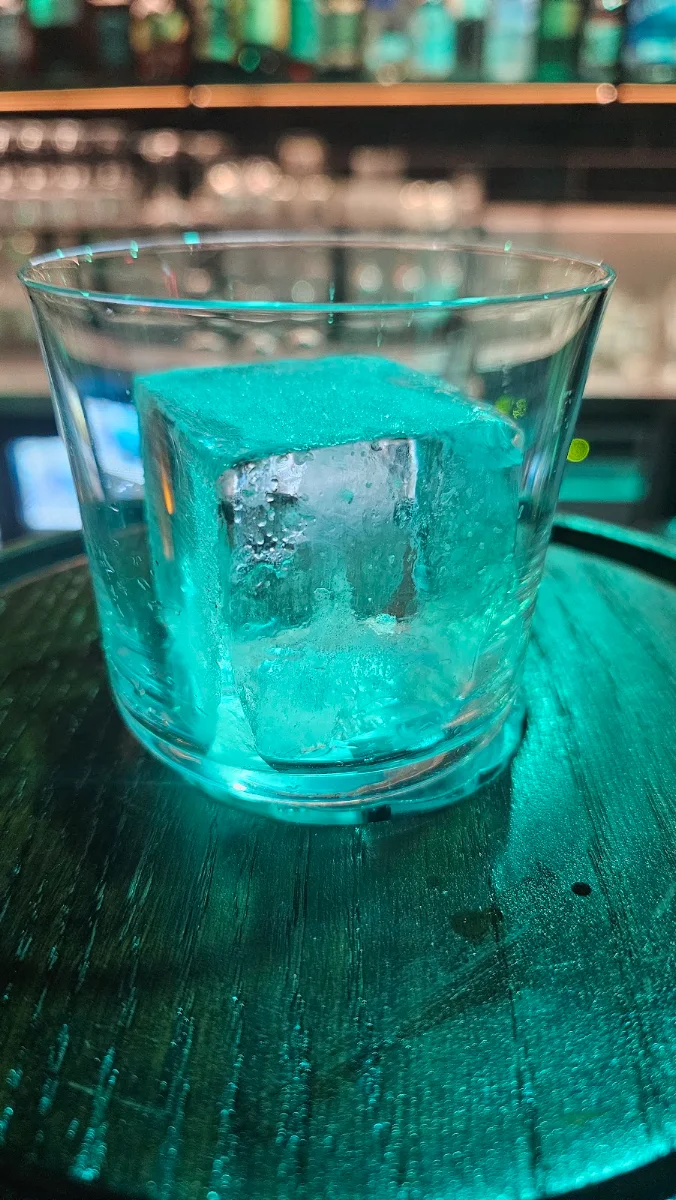 Highlights, 1st Edition Bar (Interactive Cocktail lounge and dining)