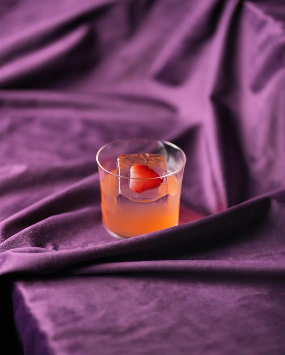 Highlights, 1st Edition Bar (Interactive Cocktail lounge and dining)