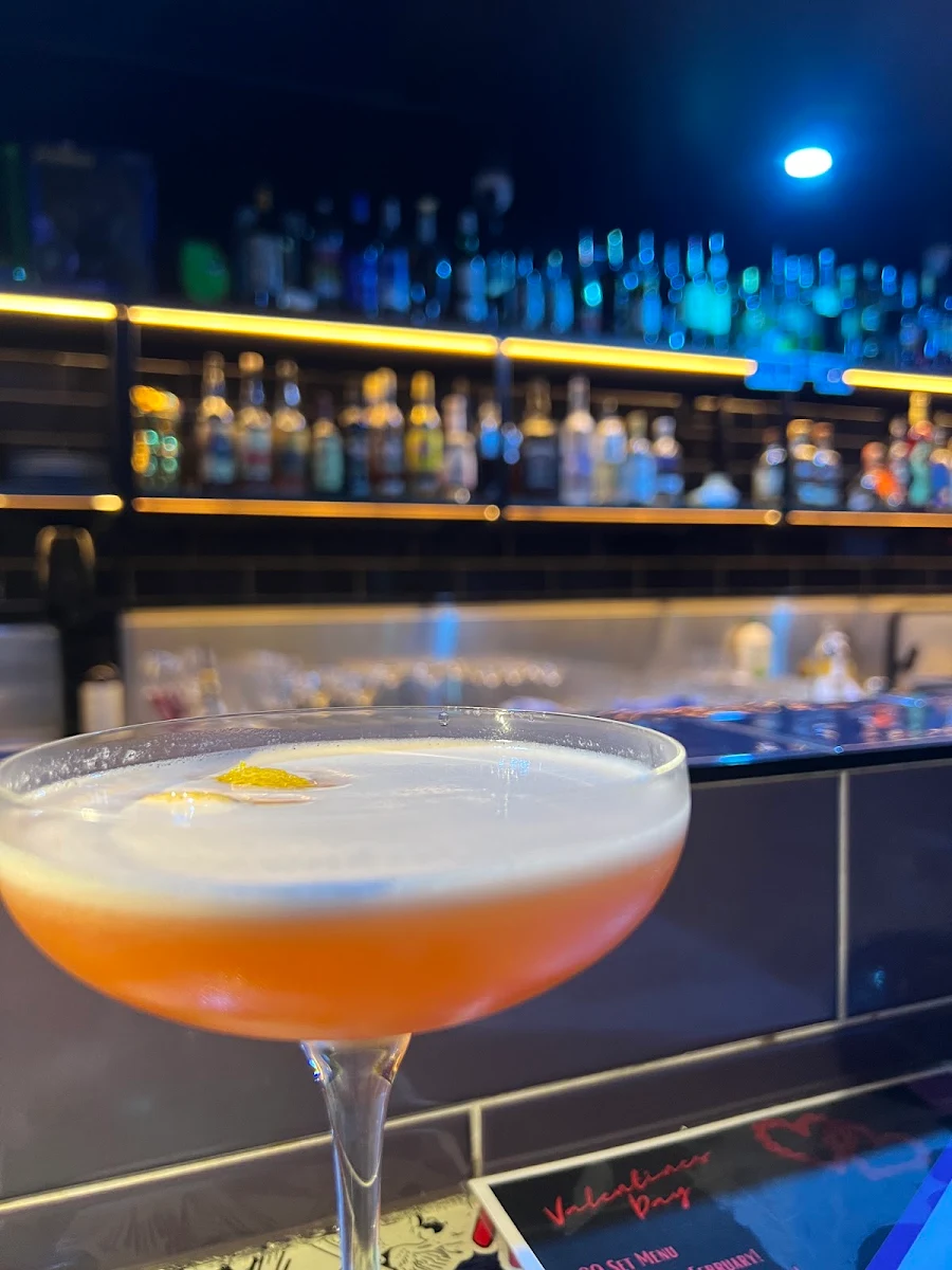 Highlights, 1st Edition Bar (Interactive Cocktail lounge and dining)