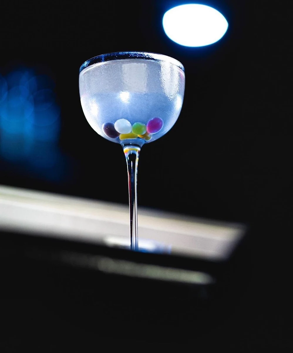 Highlights, 1st Edition Bar (Interactive Cocktail lounge and dining)
