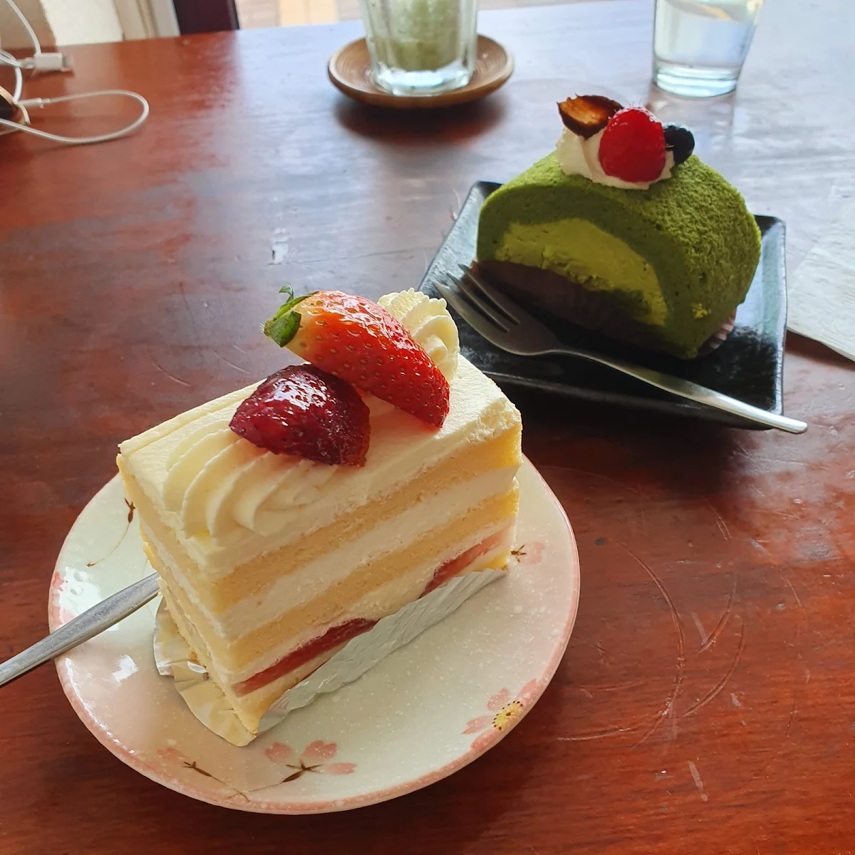Cakes, L'eclair Patisserie