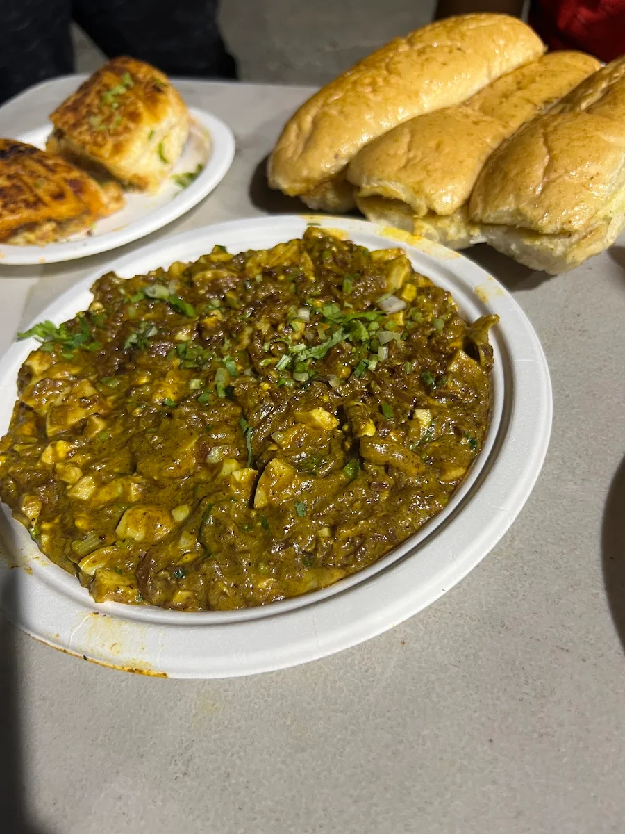 Highlights, Parth Omelette Centre