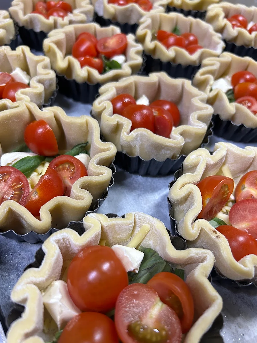 Tomato Cream Cheese & Basil Quiche