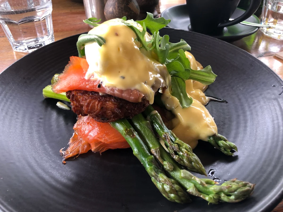 Eggs Benedict, Tusk On Chapel