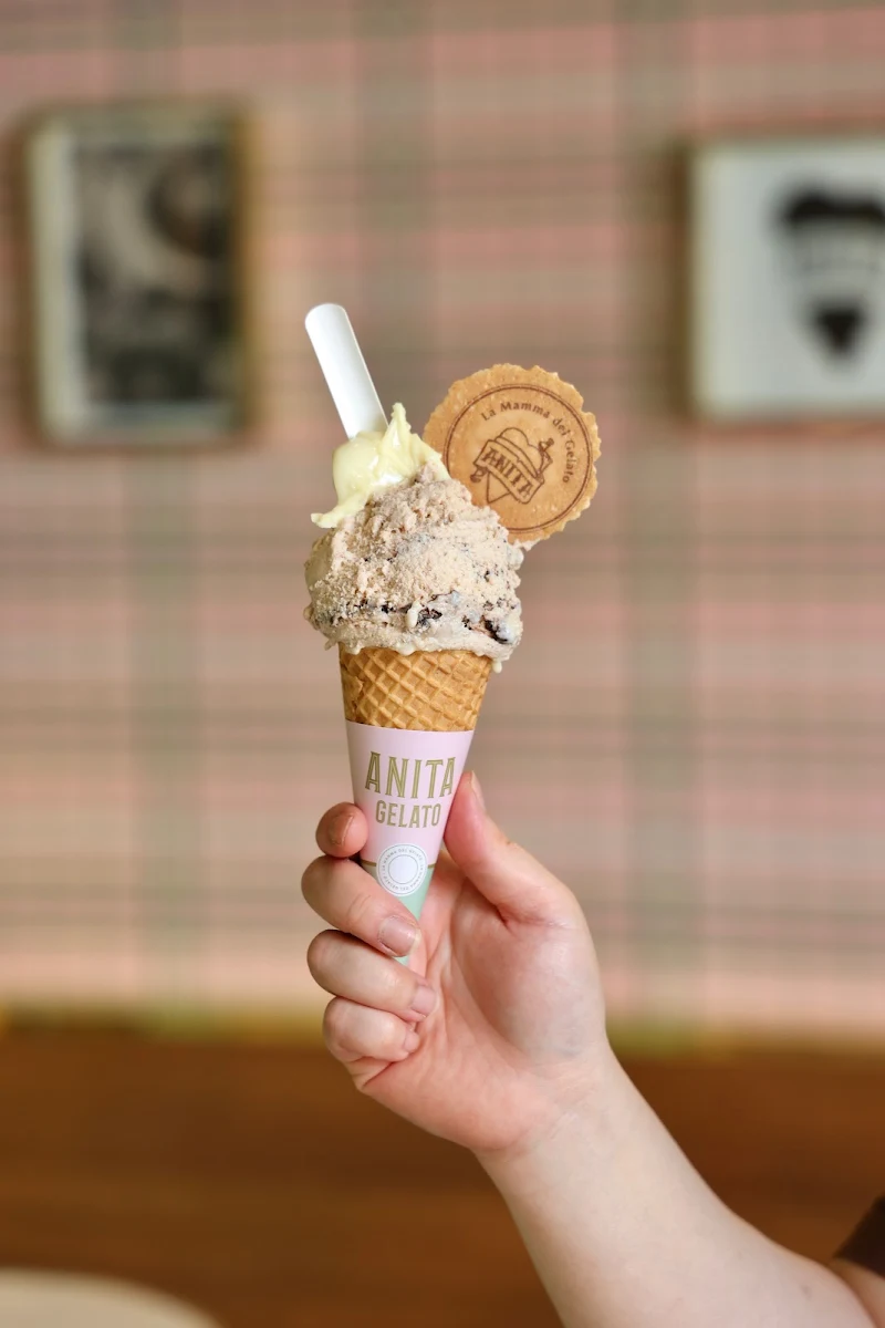 Highlights, Anita Gelato Victoria Cross
