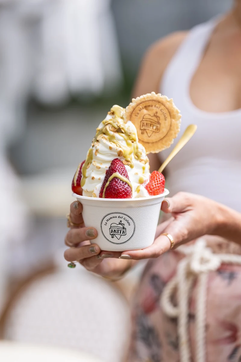Highlights, Anita Gelato Victoria Cross