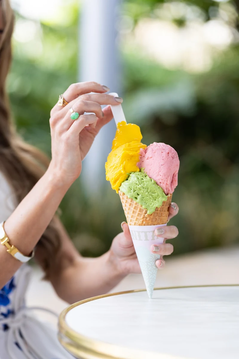 Highlights, Anita Gelato Victoria Cross