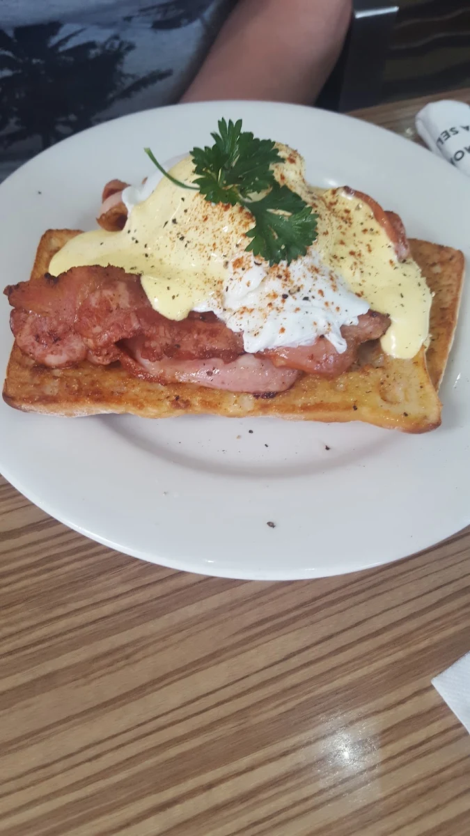 Eggs Benedict with Bacon