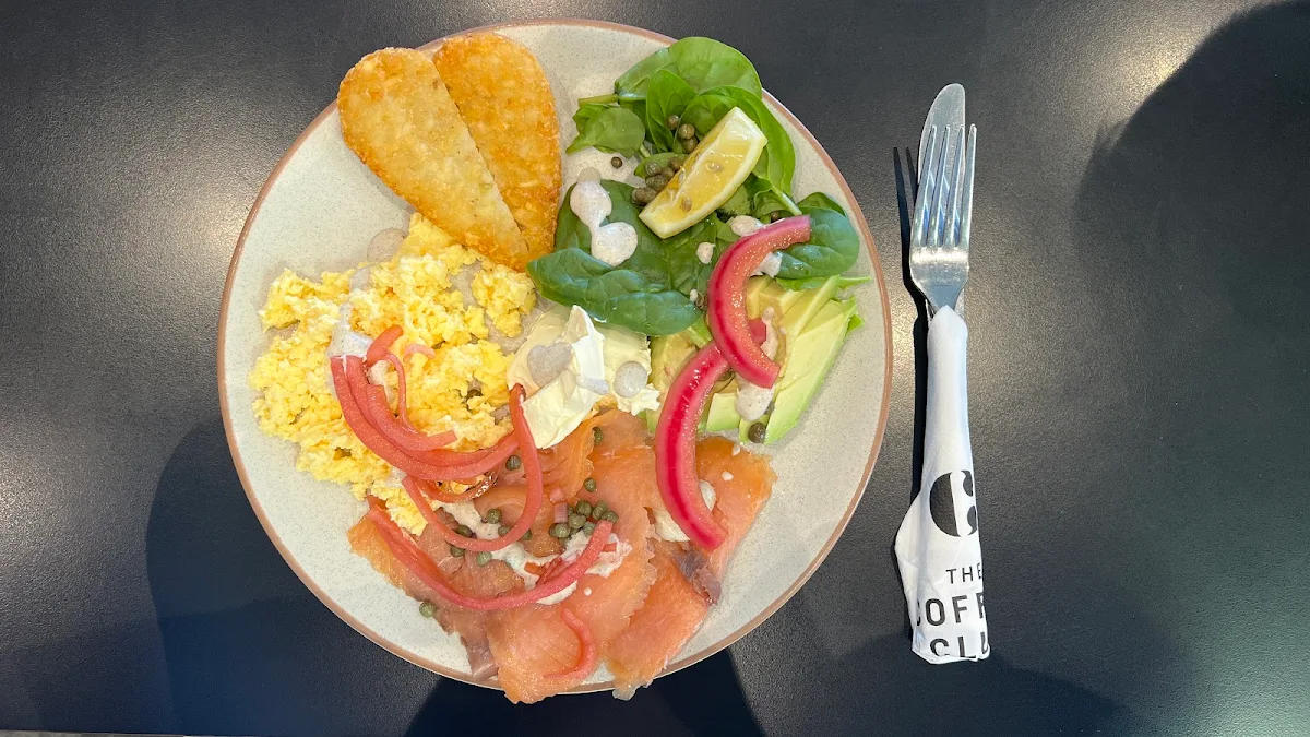Smoked Salmon & Fresh Avo Brekkie