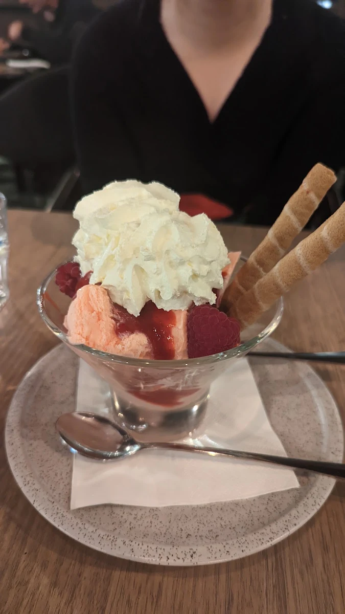 Strawberry & Cream Sundae
