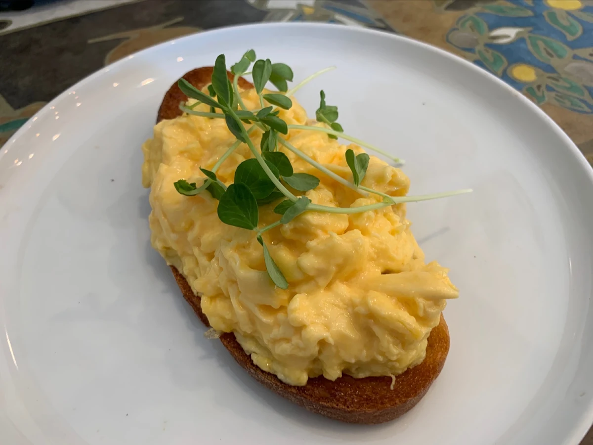 Highlights, Cafe Jolie