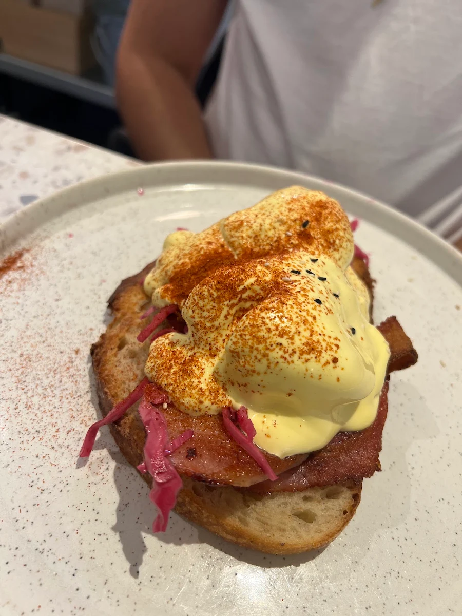 Egg Benedict, Supersweet Cafe