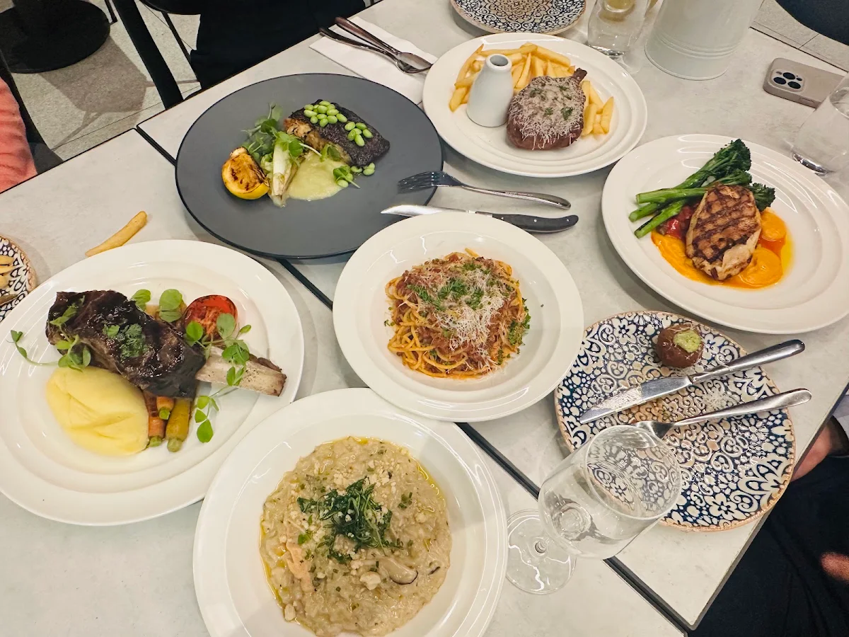 Highlights, Level Grounds Café & Bar