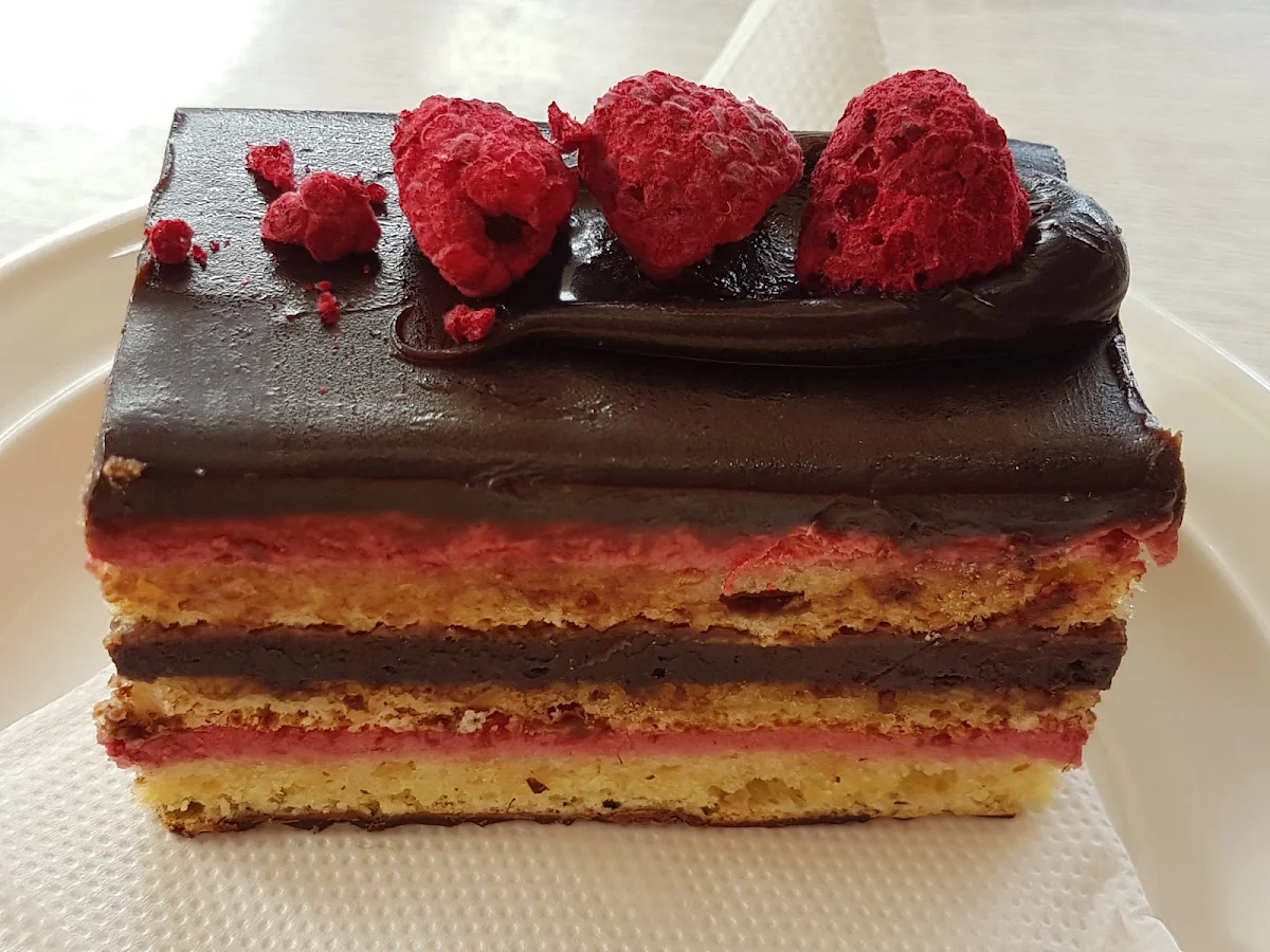 Raspberry Opera, Ma Boulange Cafe