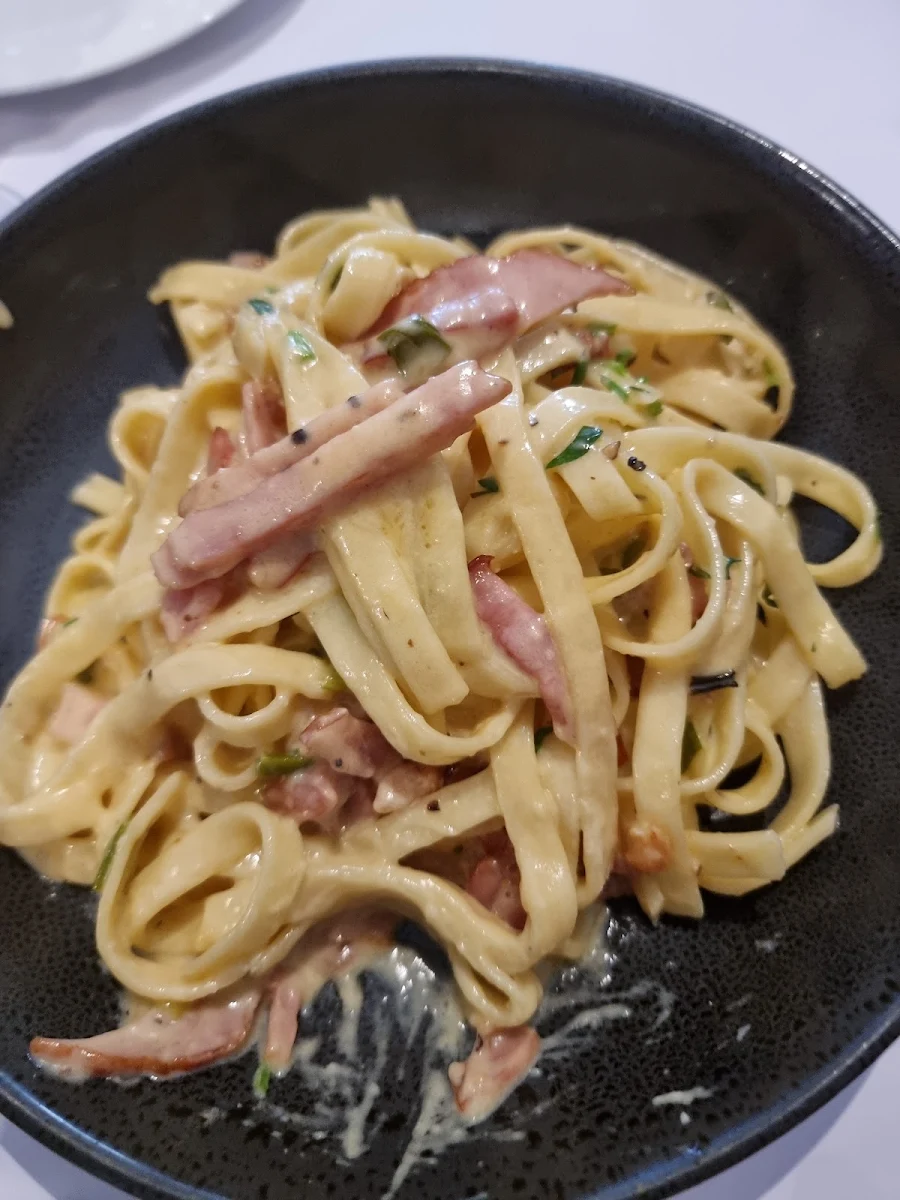 Carbonara, Mano's Italian Restaurant