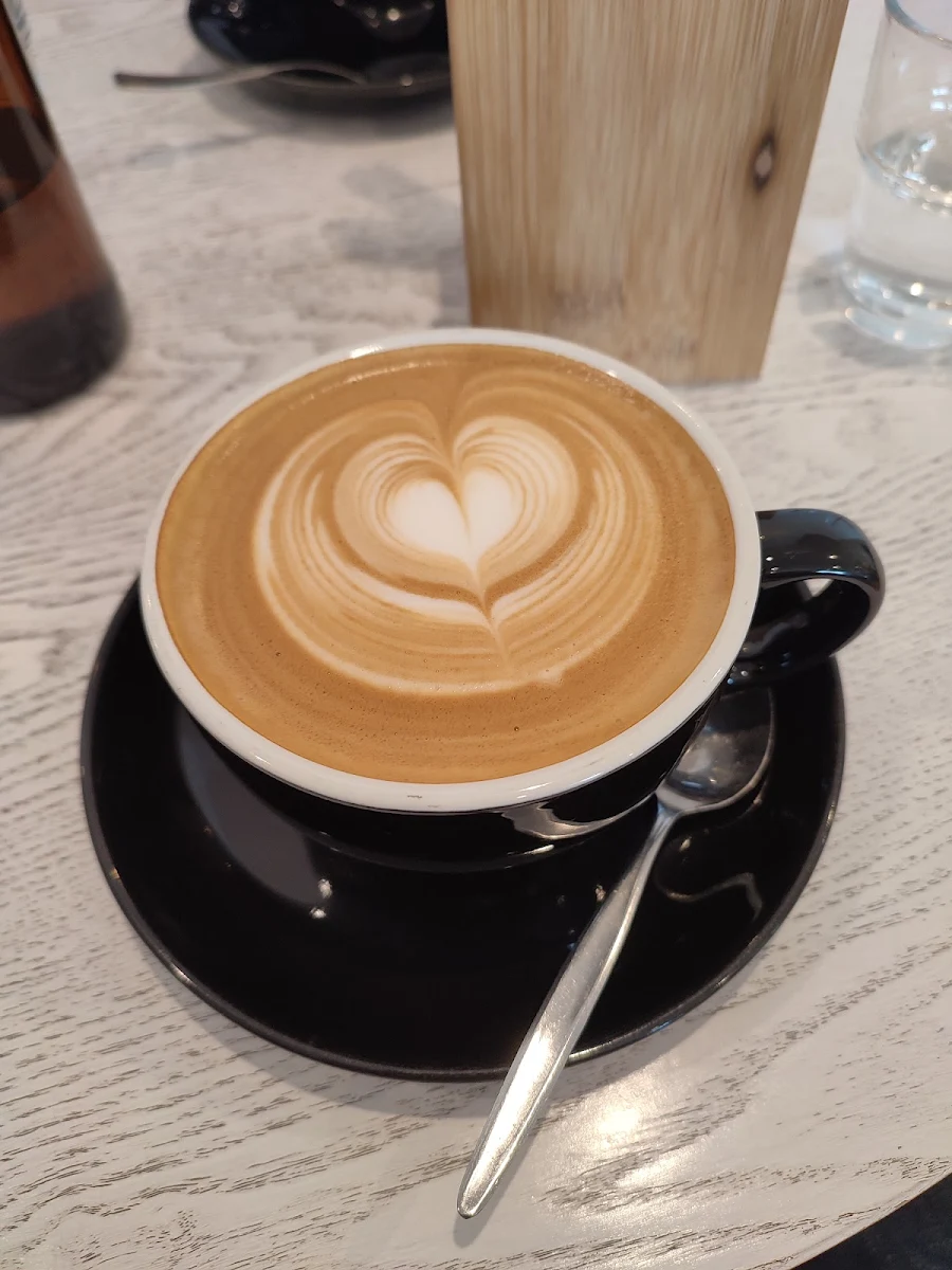 Flat White, The Middle Store