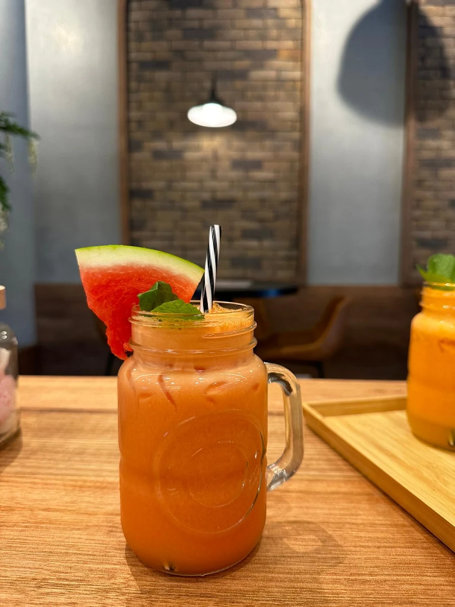 Highlights, Lexi's Cafe & bar