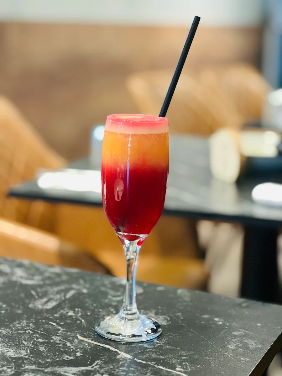 Highlights, Lexi's Cafe & bar