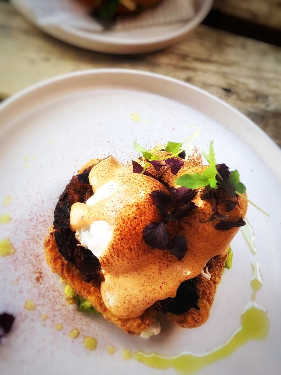 Eggs Benedict, Boffee Café