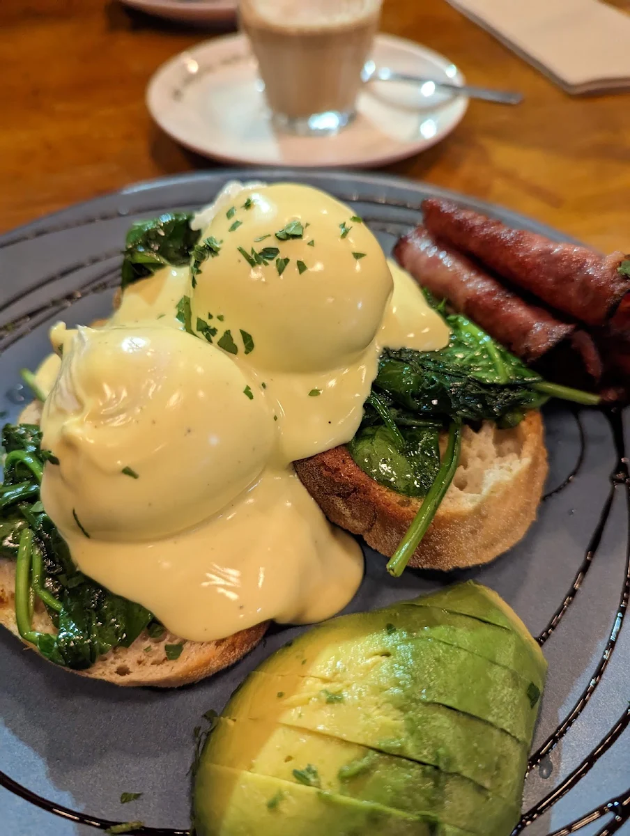 Egg Benedict V, Oliver Brown