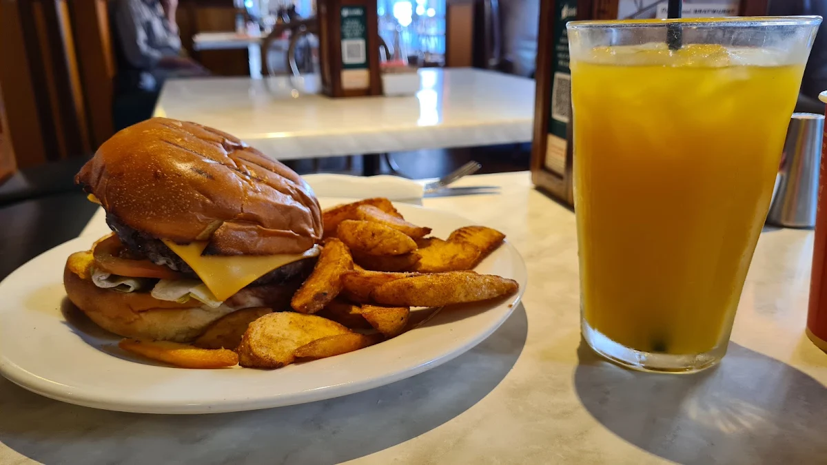 Burger and Chips, Dôme Café - Westralia Plaza