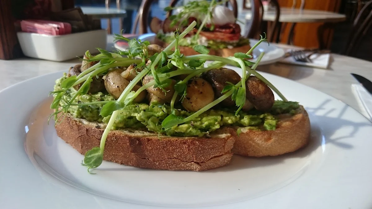 Pesto Mushrooms, Dôme Café - Westralia Plaza