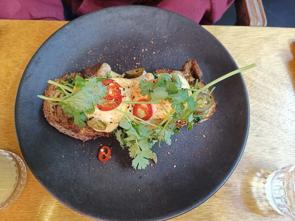 Beef Rendang Benedict, Chinta