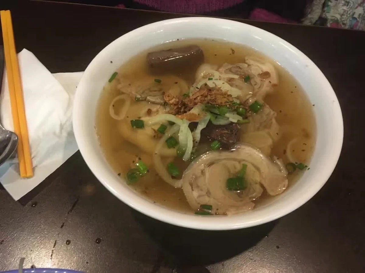 10 Sliced Pork Hooves with Pork Blood Jelly in Starch Noodle Soup