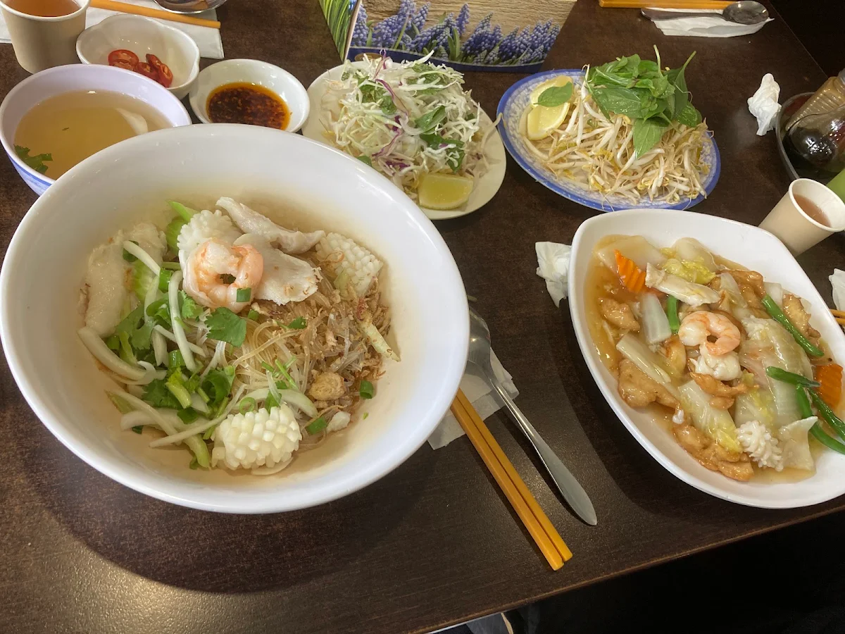 14 Seafood Clear Noodles & 10 Vermicelli with Beef and Pork Spicy Soup Hue Style