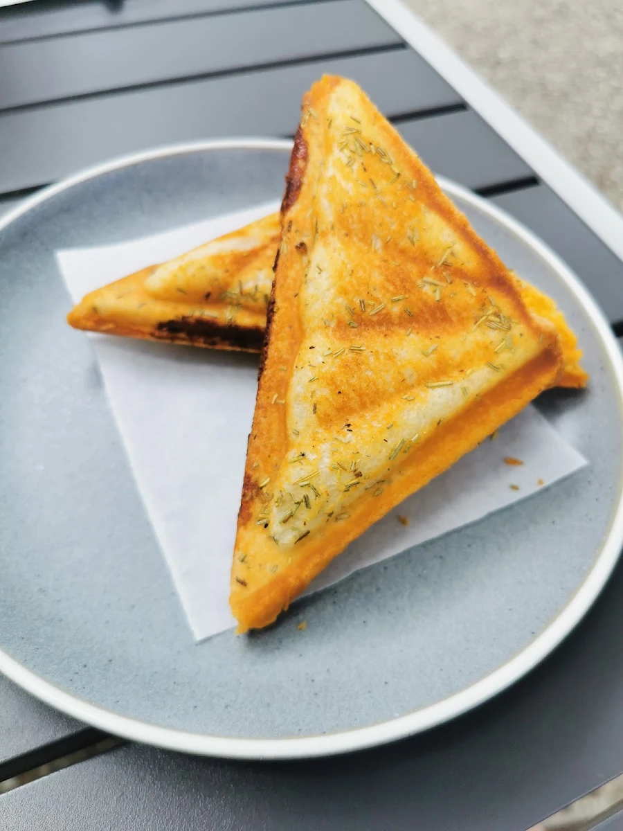 Toast, Cups on Melbourne