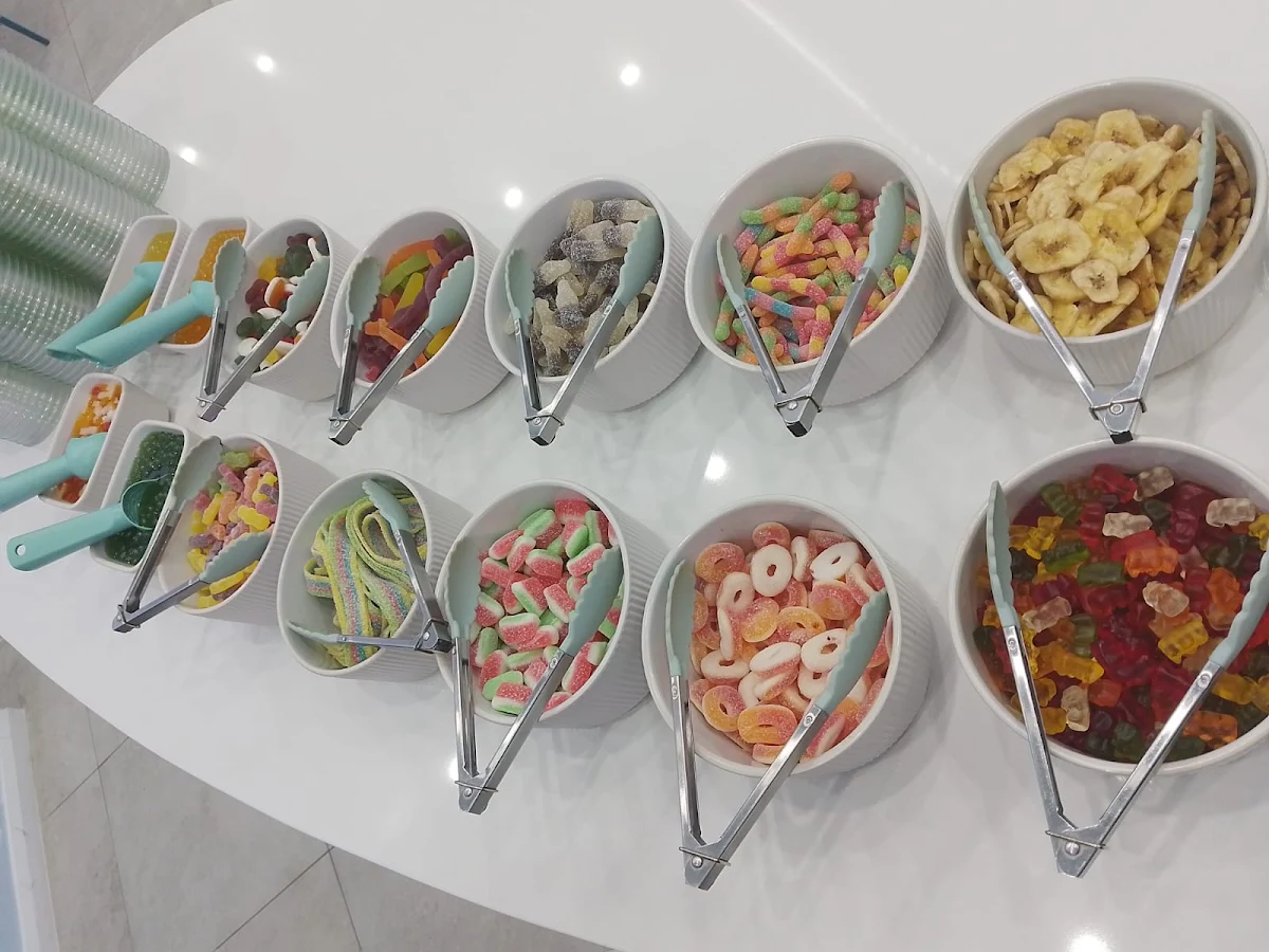 Highlights, Icy bear Frozen Yoghurt and Açai (Dessert Bar)