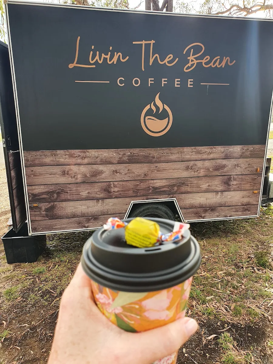 Flat White, Livin The Bean cafe