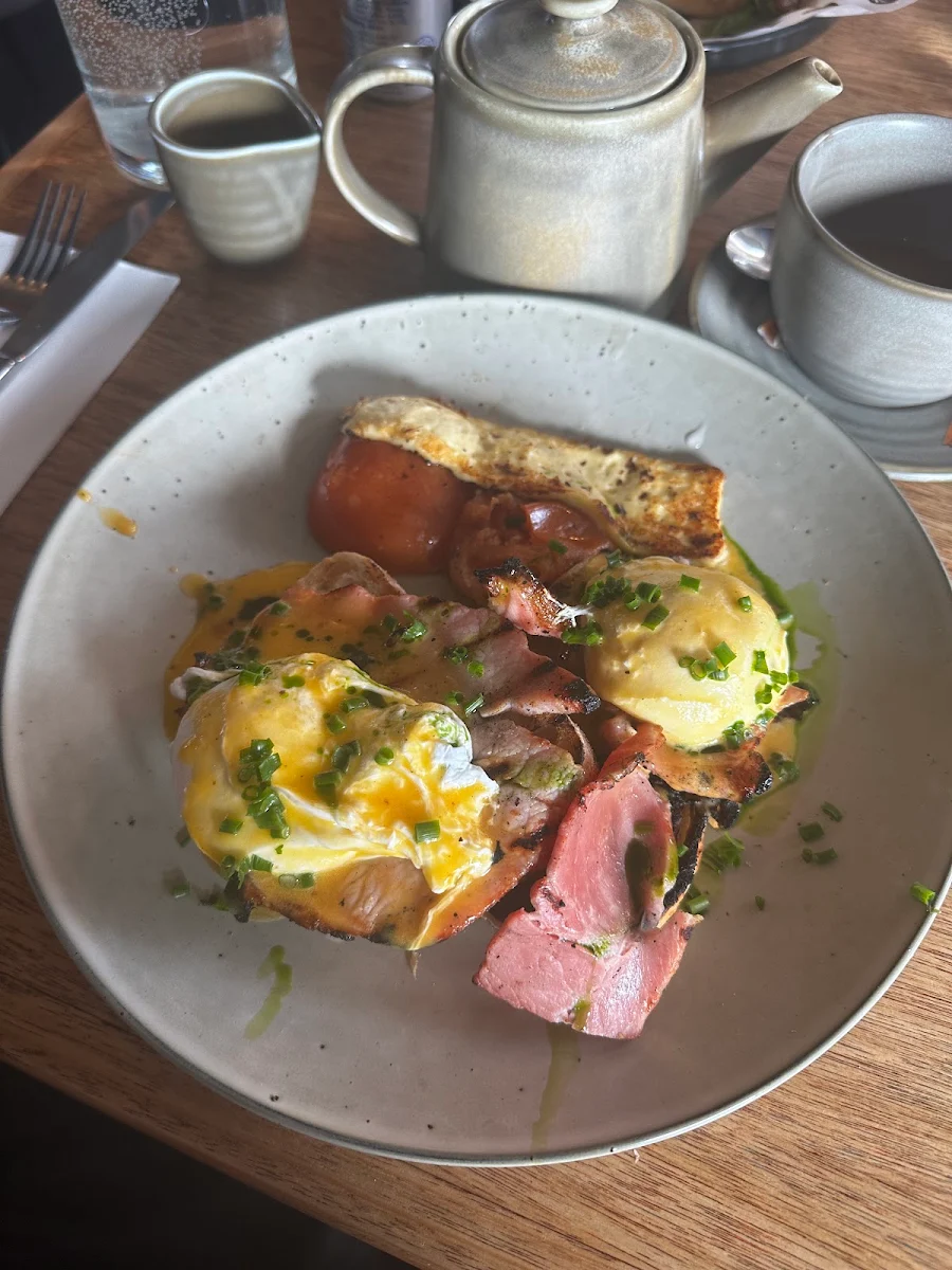 Eggs Benny