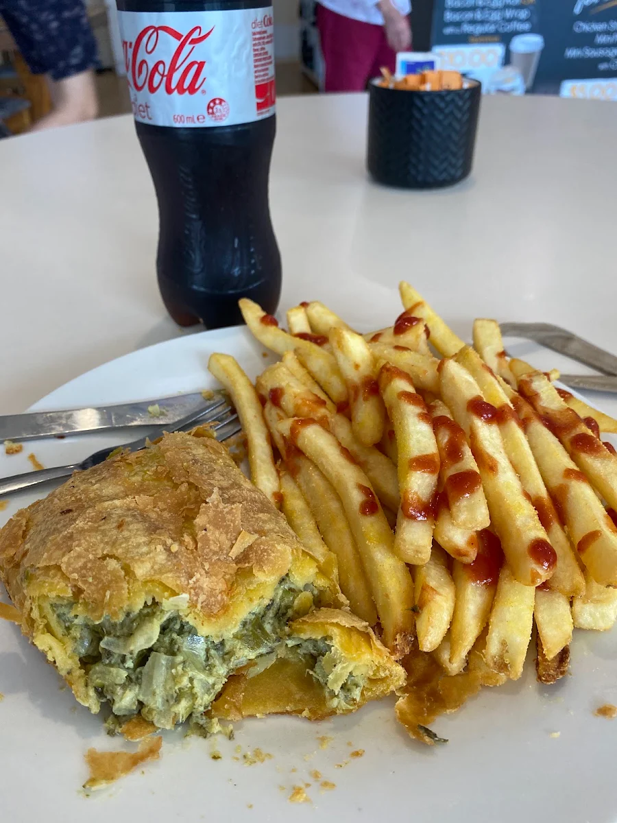 Spinach and Feta Cheese Pastriewith Chips