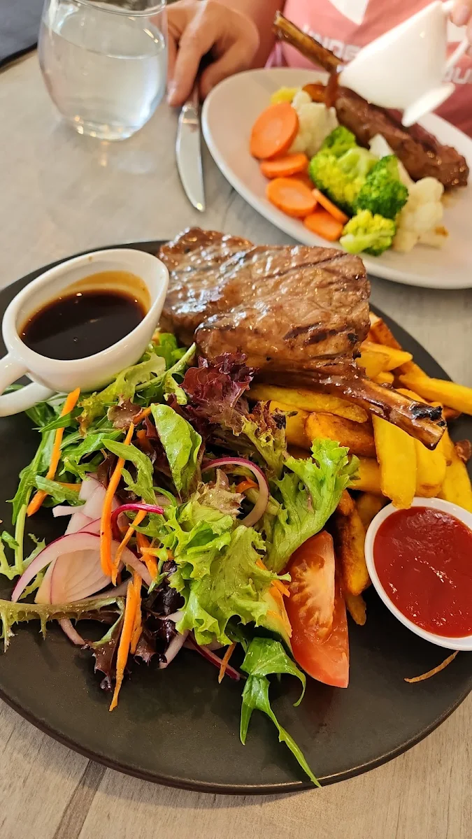 Highlights, Vargas Restaurant & Bar