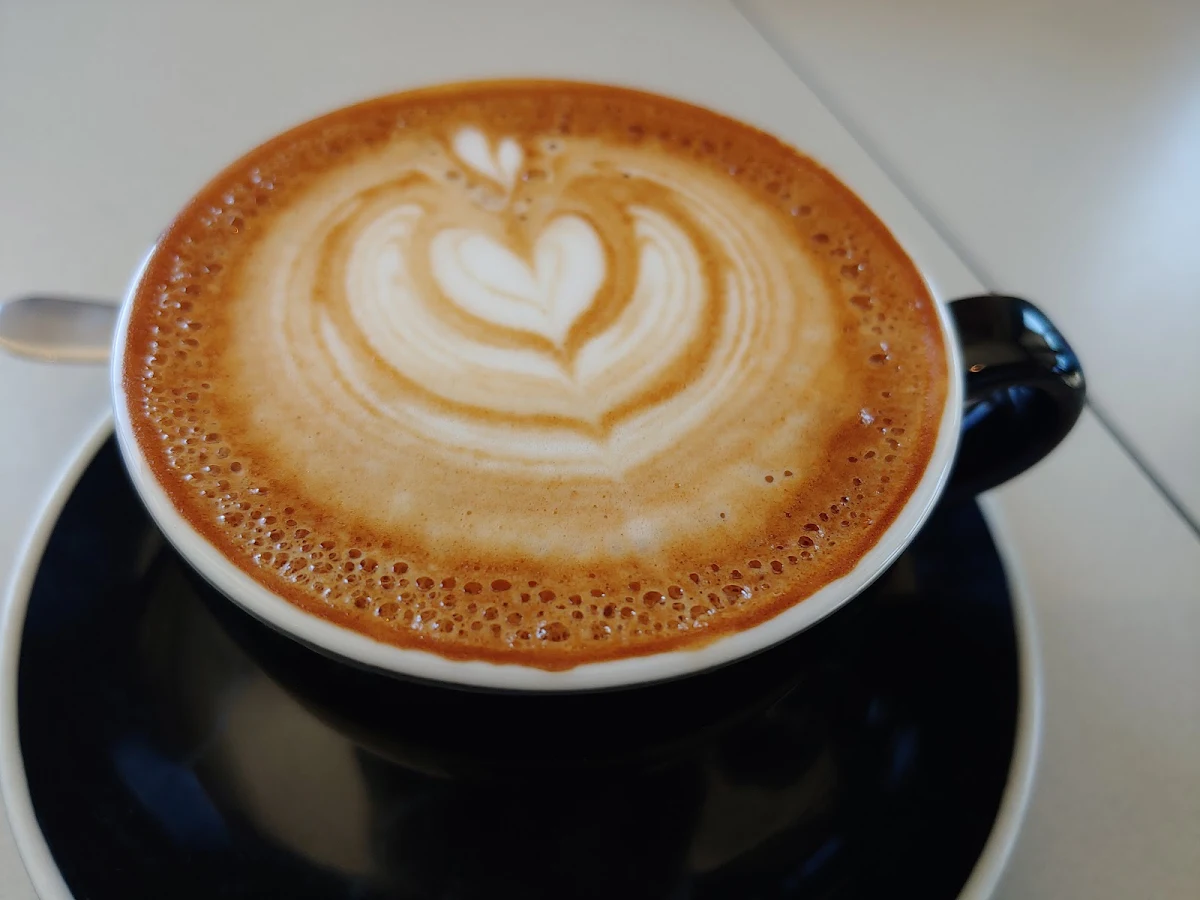 Flat White, Dazed cafe