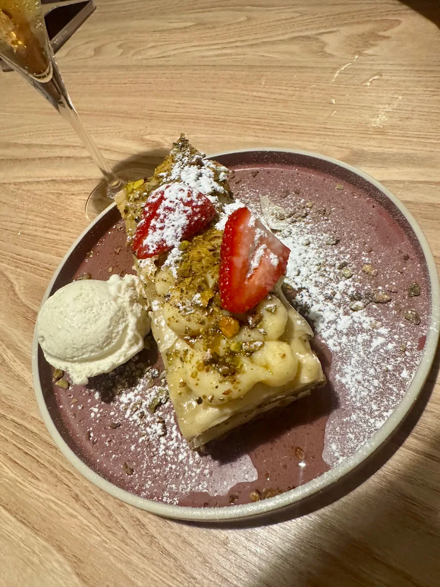 Highlights, GiGi Bar Restaurant