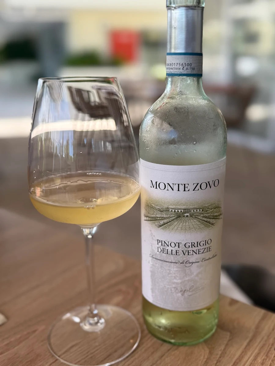 Wine, GiGi Bar Restaurant
